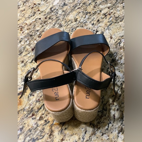 Rue 21 platform sandals - Picture 1 of 4